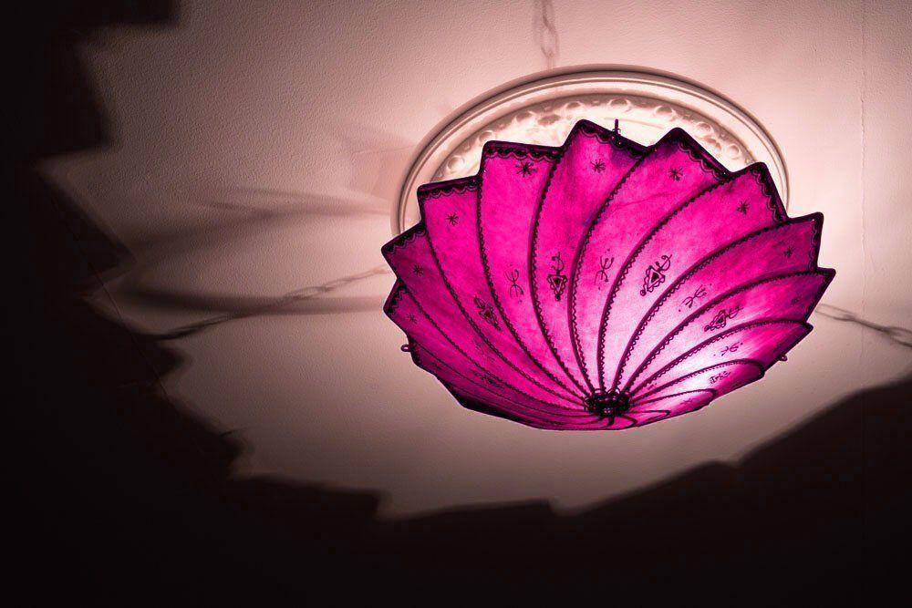 plafond lampa tänd
